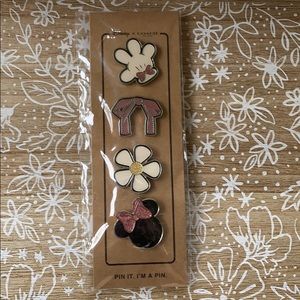 Disney x Coach Minnie Mouse pin set NWT